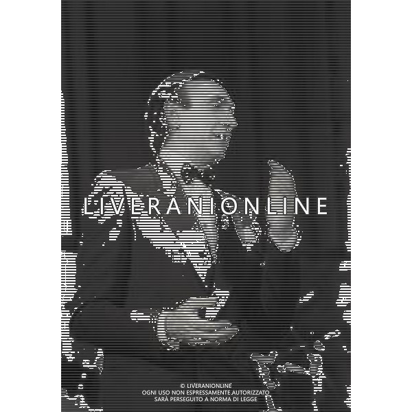 RETROSPETTIVA PIPPO BAUDO PRESENTATORE TELEVISIVO NELLA FOTO PIPPO BAUDO NELL\'ANNO 1985 AL FESTIVAL DI SANREMO AG ALDO LIVERANI SAS