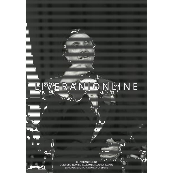 RETROSPETTIVA PIPPO BAUDO PRESENTATORE TELEVISIVO NELLA FOTO PIPPO BAUDO NELL\'ANNO 1985 AL FESTIVAL DI SANREMO AG ALDO LIVERANI SAS