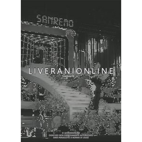 RETROSPETTIVA PIPPO BAUDO PRESENTATORE TELEVISIVO NELLA FOTO PIPPO BAUDO NELL\'ANNO 1985 AL FESTIVAL DI SANREMO AG ALDO LIVERANI SAS