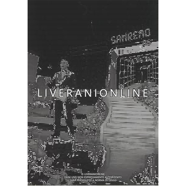 RETROSPETTIVA PIPPO BAUDO PRESENTATORE TELEVISIVO NELLA FOTO PIPPO BAUDO NELL\'ANNO 1985 AL FESTIVAL DI SANREMO AG ALDO LIVERANI SAS
