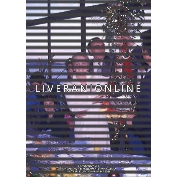 RETROSPETTIVA PIPPO BAUDO PRESENTATORE TELEVISIVO NELLA FOTO PIPPO BAUDO NELL\'ANNO 1986 A MILITELLO VAL DI CATANIA PER IL MATRIMONIO CON KATIA RICCIARELLI AG ALDO LIVERANI SAS 