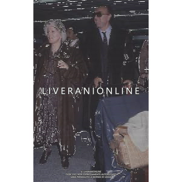 RETROSPETTIVA PIPPO BAUDO PRESENTATORE TELEVISIVO NELLA FOTO PIPPO BAUDO NELL\'ANNO 1986 A MILITELLO VAL DI CATANIA PER IL MATRIMONIO CON KATIA RICCIARELLI IL SUO ARRIVO IN AEROPORTO AG ALDO LIVERANI SAS 