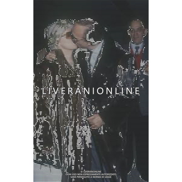 RETROSPETTIVA PIPPO BAUDO PRESENTATORE TELEVISIVO NELLA FOTO PIPPO BAUDO NELL\'ANNO 1986 A MILITELLO VAL DI CATANIA PER IL MATRIMONIO CON KATIA RICCIARELLI IL SUO ARRIVO IN AEROPORTO AG ALDO LIVERANI SAS 