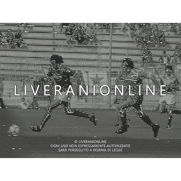 25-03-1990 MONZA-CAMPIONATO DI CALCIO SERIE B MONZA-AVELLINO 1-1 NELLA FOTO AZIONE DI GIOCO AG ALDO LIVERANI SAS