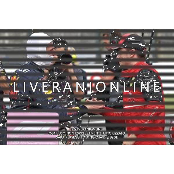 (L to R): Max Verstappen (NLD) Red Bull Racing celebrates his pole position in qualifying parc ferme with second placed Charles Leclerc (MON) Ferrari. 08.10.2022. Formula 1 World Championship, Rd 18, Japanese Grand Prix, Suzuka, Japan, Qualifying Day. - www.xpbimages.com, EMail: requests@xpbimages.com © Copyright: Bearne / XPB Images/AGENZIA ALDO LIVERANI SAS - ITALY ONLY EDITORIAL USE ONLY