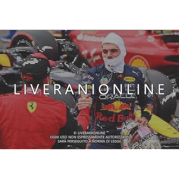 Max Verstappen (NLD) Red Bull Racing celebrates his pole position in qualifying parc ferme with second placed Charles Leclerc (MON) Ferrari. 08.10.2022. Formula 1 World Championship, Rd 18, Japanese Grand Prix, Suzuka, Japan, Qualifying Day. - www.xpbimages.com, EMail: requests@xpbimages.com © Copyright: Batchelor / XPB Images/AGENZIA ALDO LIVERANI SAS - ITALY ONLY EDITORIAL USE ONLY