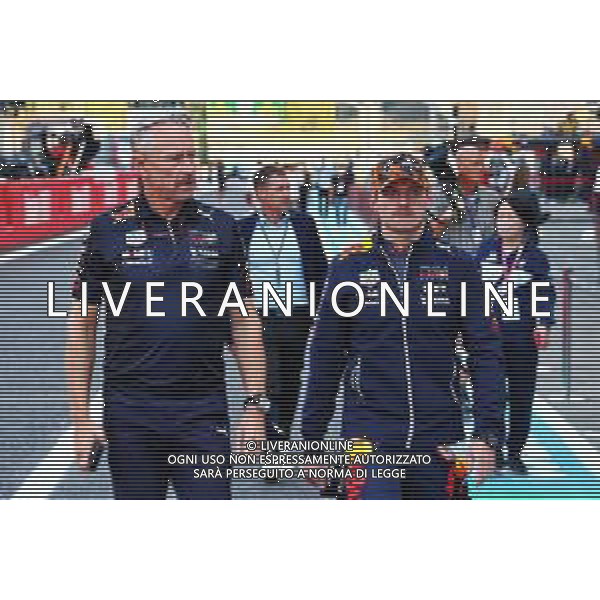(L to R): Jonathan Wheatley (GBR) Red Bull Racing Team Manager with Max Verstappen (NLD) Red Bull Racing. 08.10.2022. Formula 1 World Championship, Rd 18, Japanese Grand Prix, Suzuka, Japan, Qualifying Day. - www.xpbimages.com, EMail: requests@xpbimages.com © Copyright: Coates / XPB Images/AGENZIA ALDO LIVERANI SAS - ITALY ONLY EDITORIAL USE ONLY