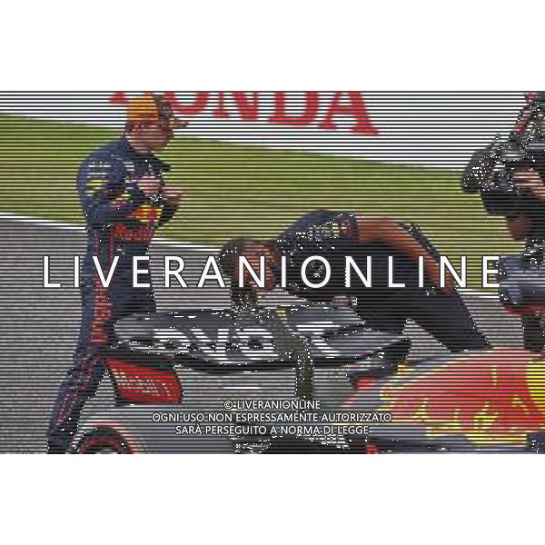 Max Verstappen (NLD) Red Bull Racing RB18 in qualifying parc ferme. 08.10.2022. Formula 1 World Championship, Rd 18, Japanese Grand Prix, Suzuka, Japan, Qualifying Day. - www.xpbimages.com, EMail: requests@xpbimages.com © Copyright: Batchelor / XPB Images/AGENZIA ALDO LIVERANI SAS - ITALY ONLY EDITORIAL USE ONLY