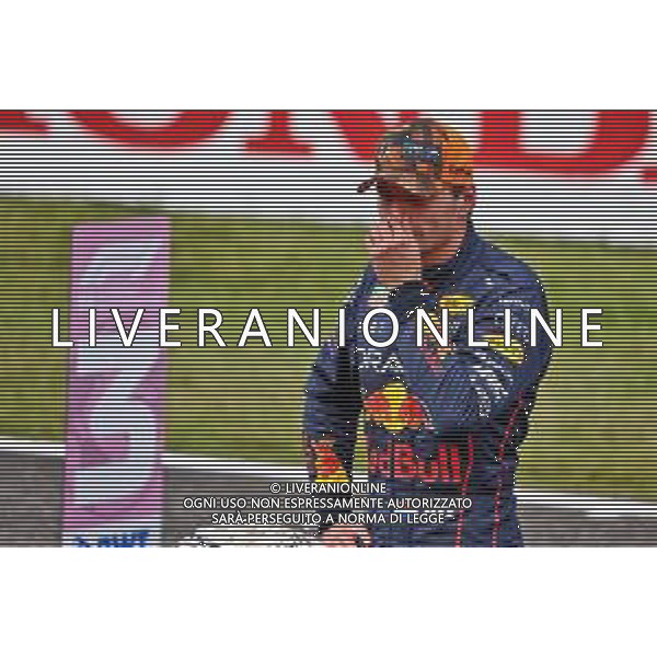 Max Verstappen (NLD) Red Bull Racing in qualifying parc ferme. 08.10.2022. Formula 1 World Championship, Rd 18, Japanese Grand Prix, Suzuka, Japan, Qualifying Day. - www.xpbimages.com, EMail: requests@xpbimages.com © Copyright: Batchelor / XPB Images/AGENZIA ALDO LIVERANI SAS - ITALY ONLY EDITORIAL USE ONLY