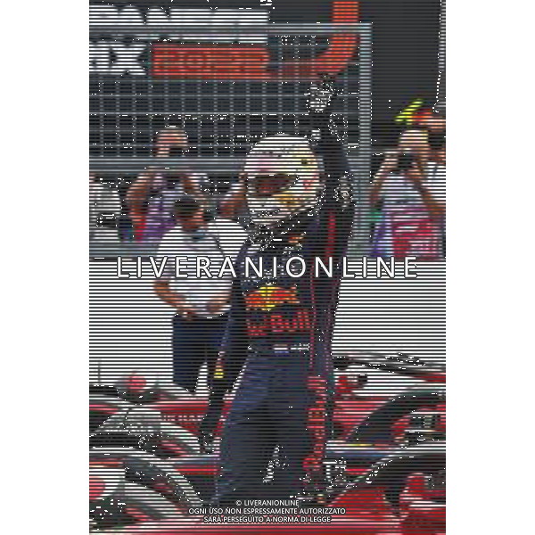Max Verstappen (NLD) Red Bull Racing celebrates his pole position in qualifying parc ferme. 08.10.2022. Formula 1 World Championship, Rd 18, Japanese Grand Prix, Suzuka, Japan, Qualifying Day. - www.xpbimages.com, EMail: requests@xpbimages.com © Copyright: Coates / XPB Images/AGENZIA ALDO LIVERANI SAS - ITALY ONLY EDITORIAL USE ONLY