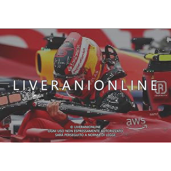 Carlos Sainz Jr (ESP) Ferrari F1-75 in qualifying parc ferme. 08.10.2022. Formula 1 World Championship, Rd 18, Japanese Grand Prix, Suzuka, Japan, Qualifying Day. - www.xpbimages.com, EMail: requests@xpbimages.com © Copyright: Coates / XPB Images/AGENZIA ALDO LIVERANI SAS - ITALY ONLY EDITORIAL USE ONLY
