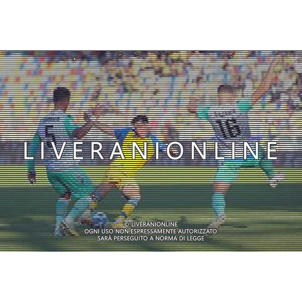 Frosinone vs Spal Campionato Serie B - 8 Giornata Stadio B.Stirpe - Frosinone 08-10-2022 nella foto Moro tra Valzania e Esposito ©Federico Gaetano/AGENZIA ALDO LIVERANI SAS
