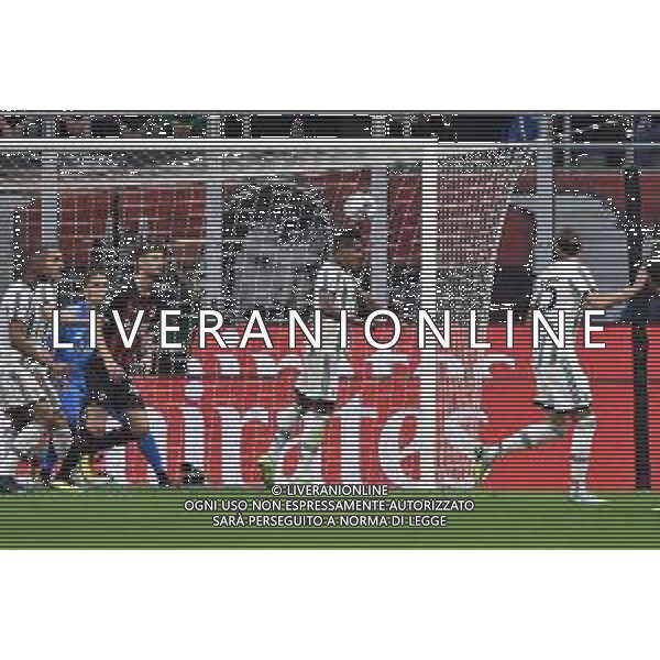 sullo 0 a 0 Alex Sandro (Juventus) salva siulla linea il colpo di testa di Olivier Giroud (Milan) Milan vs Juventus Milano 08-10-2022 Stadio Giuseppe Meazza - San Siro Campionato Serie A TIM - 9a giornata foto Roberto Garavaglia/ag. Aldo Liverani sas/AGENZIA ALDO LIVERANI SAS