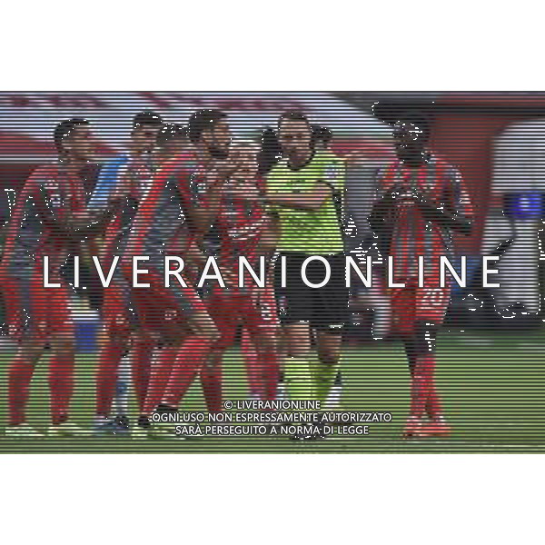 TVRG Cremonese vs Napoli nella foto proteste Cremonese con l\'arbitro Rosario Abisso di Palermo dopo il rigore assegnato al Napoli Cremona 09-10-2022 Stadio Giovanni Zini Campionato Serie A TIM - 9a giornata foto Roberto Garavaglia/ag. Aldo Liverani sas / AGENZIA ALDO LIVERANI SAS