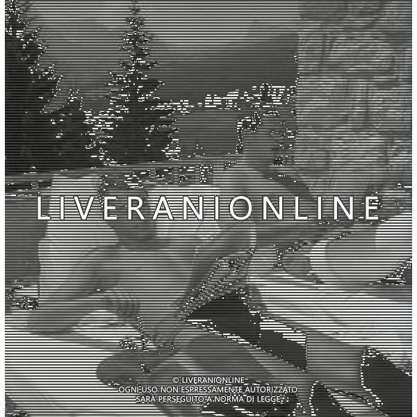 RETROSPETTIVA DE DORIGO MARCELLO FONDISTA NELLA FOTO MARCELLO DE DORIGO A CORTINA D\'AMPEZZO IN CONVALESCENZA DOPO L\'INFORTUNIO NELL\'ANNO 1965 AG ALDO LIVERANI SAS