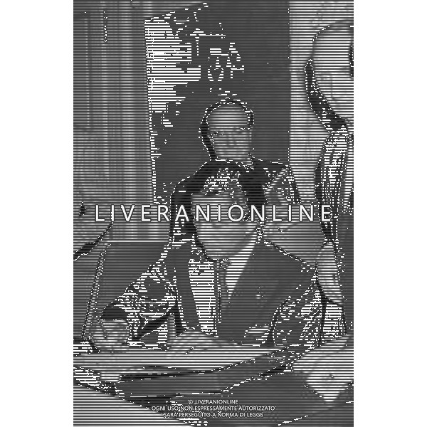 VALENTINO GARAVANI STILISTA RETROSPETTIVA NELLA FOTO 10 SETTEMBRE 1987 IN MUNICIPIO, COMUNE DI VOGHERA (SUA CITTA\' NATALE) ©AG ALDO LIVERANI SAS