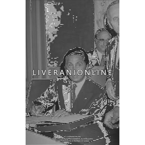 VALENTINO GARAVANI STILISTA RETROSPETTIVA NELLA FOTO 10 SETTEMBRE 1987 IN MUNICIPIO, COMUNE DI VOGHERA (SUA CITTA\' NATALE) ©AG ALDO LIVERANI SAS