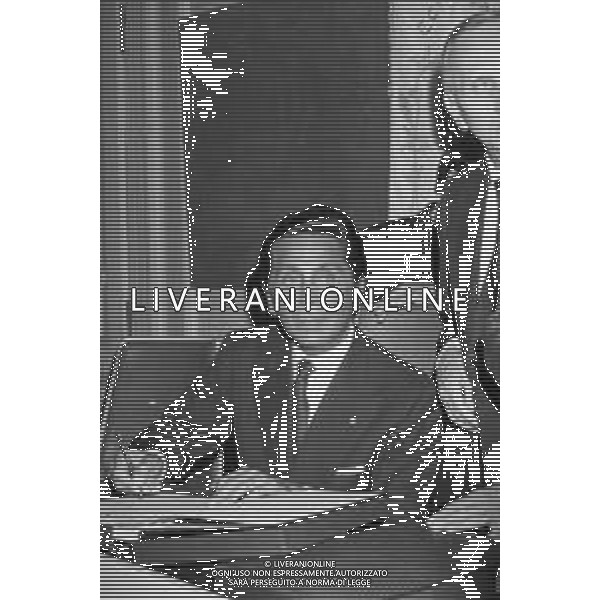 VALENTINO GARAVANI STILISTA RETROSPETTIVA NELLA FOTO 10 SETTEMBRE 1987 IN MUNICIPIO, COMUNE DI VOGHERA (SUA CITTA\' NATALE) ©AG ALDO LIVERANI SAS