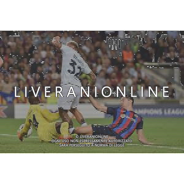 Andre\' Onana (Inter) anticipa Robert Lewandowski (Barcellona) Barcellona vs Inter Barcellona (SPA) 12-10-2022 Stadio Camp Nou UEFA Champions League fase a gironi gruppo C - 4a giornata foto Roberto Garavaglia/ag. Aldo Liverani sas / AGENZIA ALDO LIVERANI SAS