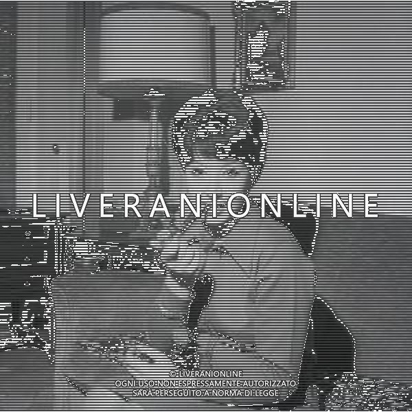 RETROSPETTIVA MARISA DEL FRATE ATTRICE NELLA FOTO MARISA DEL FRATE A MILANO NELL\'ANNO 1964  AG ALDO LIVERANI SAS 