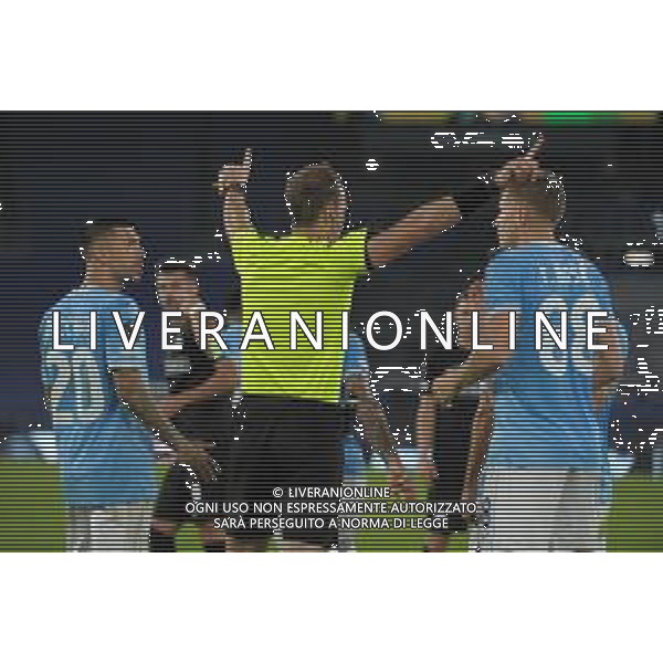 Lazio vs Sturm Graz Europa League - 4 Giornata Stadio Olimpico - Roma 13-10-2022 nella foto: l\'arbitro Stegemann attende indicazioni dal var ©Federico Gaetano / AGENZIA ALDO LIVERANI SAS