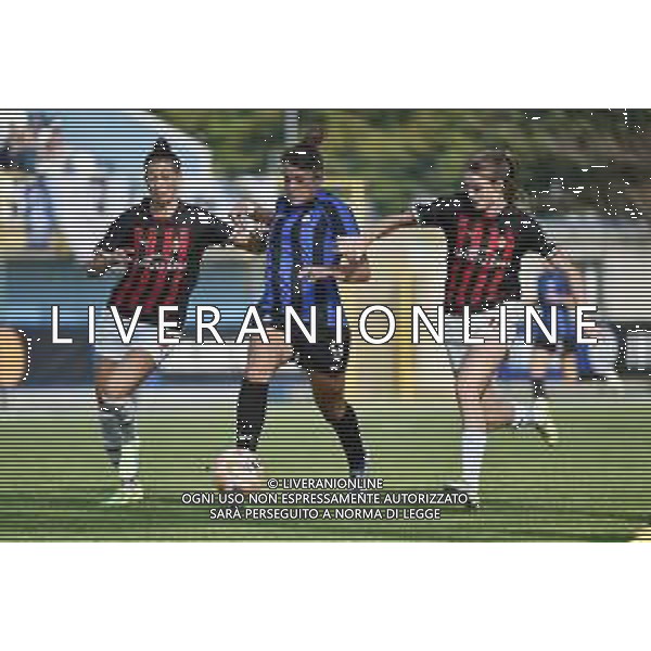 TVRG Elisa Polii (Inter) tra Greta Adami (Milan) SX e Christy Grimshaw (Milan) DX Inter vs Milan Sesto San Giovanni (MI) 15-10-2022 Stadio Ernesto Breda Serie A femminile TIM - 6a giornata foto Roberto Garavaglia/ag. Aldo Liverani sas / AGENZIA ALDO LIVERANI SAS
