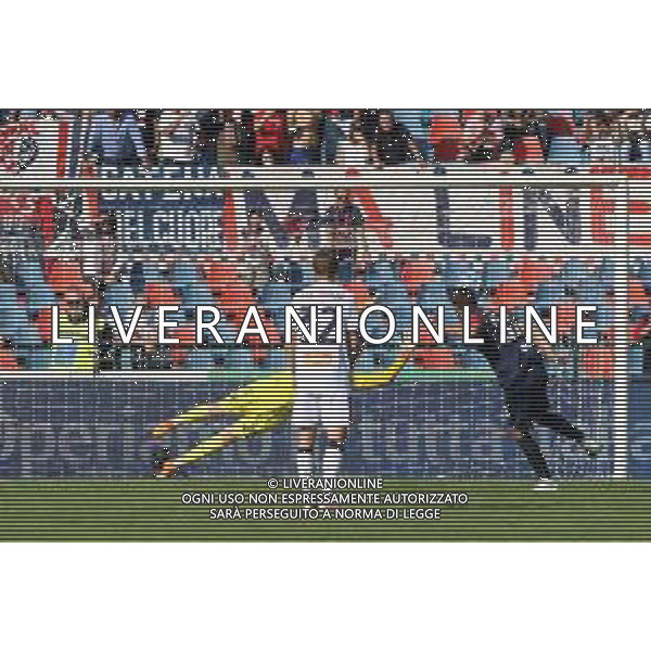 Cosenza vs Genoa Serie B 2022-2023. Otctober 15, 2022 at Stadio San Vito-Marulla in Cosenza, Italy. In pic: Butic gol su rigore ©Andrea Rosito / AGENZIA ALDO LIVERANI SAS