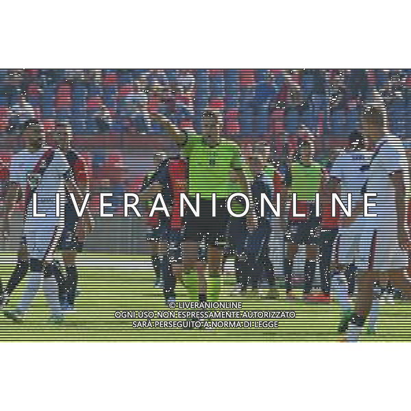 Cosenza vs Genoa Serie B 2022-2023. Otctober 15, 2022 at Stadio San Vito-Marulla in Cosenza, Italy. In pic: Var decision arbitro Niccolo\' Baroni ©Andrea Rosito / AGENZIA ALDO LIVERANI SAS