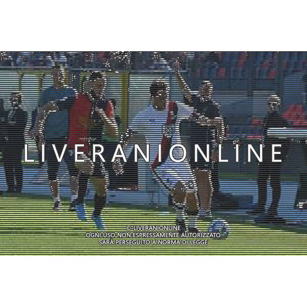 Cosenza vs Genoa Serie B 2022-2023. Otctober 15, 2022 at Stadio San Vito-Marulla in Cosenza, Italy. In pic: Rispoli and Aramu ©Andrea Rosito / AGENZIA ALDO LIVERANI SAS
