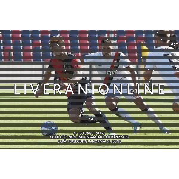 Cosenza vs Genoa Serie B 2022-2023. Otctober 15, 2022 at Stadio San Vito-Marulla in Cosenza, Italy. In pic: Cristian D\'Urso and Kevin Strootman ©Andrea Rosito / AGENZIA ALDO LIVERANI SAS