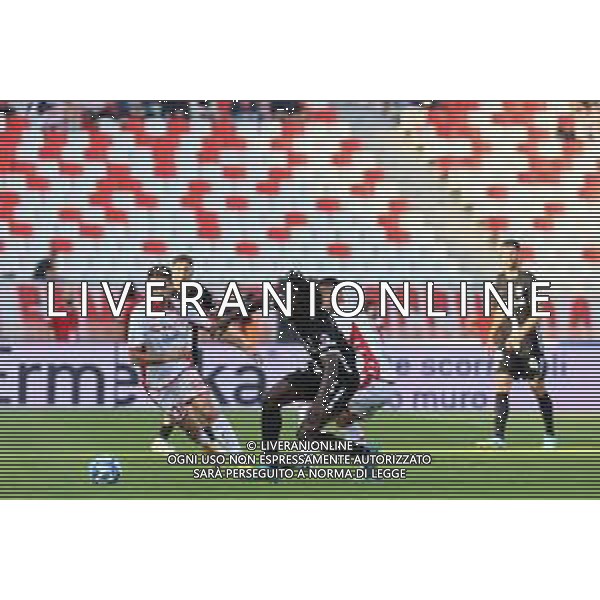 BARI - ASCOLI CAMPIONATO CALCIO SERIE BKT 15.10.2022 NELLA FOTO CONTRASTO DI GIOCO - GONDO DIOMANDE ©SERINO / AGENZIA ALDO LIVERANI SAS