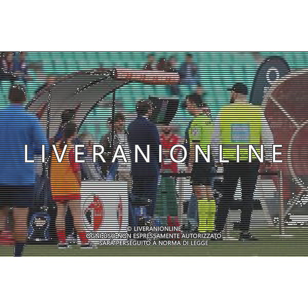 BARI - ASOLI CAMPIONATO CALCIO SERIE BKT 15.10.2022 NELLA FOTO L\'ARBITRO DANIELE RUTELLA AL VAR ANNULLA IL GOL ALL\'ASCOLI ©SERINO / AGENZIA ALDO LIVERANI SAS