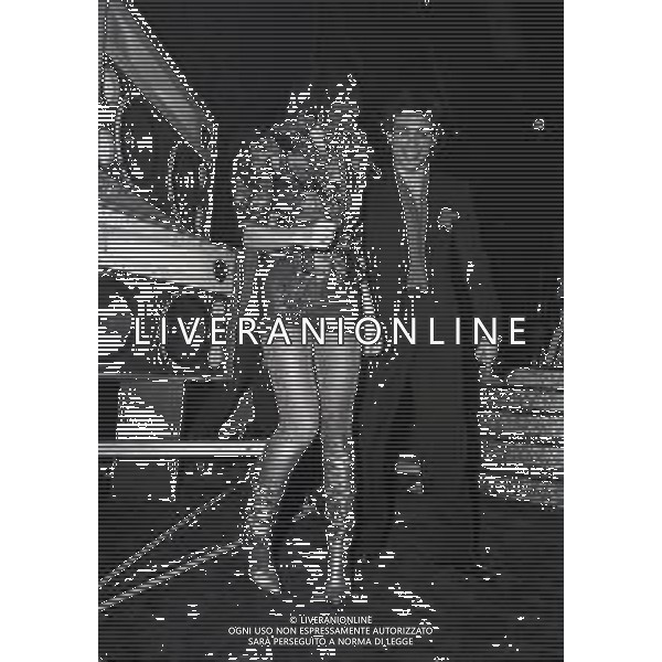 RETROSPETTIVA ELEONORA VALLONE ATTRICE NELLA FOTO ELEONORA VALLONE CON ANGELO ARGUINA IL 31-121992 ALLA BUSSOLA DI VIAREGGIO AG ALDO LIVERANI SAS  