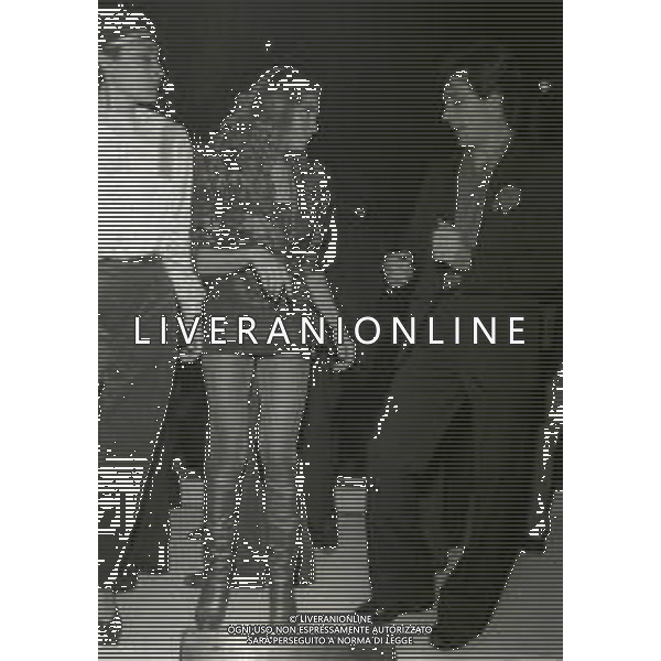 RETROSPETTIVA ELEONORA VALLONE ATTRICE NELLA FOTO ELEONORA VALLONE CON ANGELO ARGUINA IL 31-121992 ALLA BUSSOLA DI VIAREGGIO AG ALDO LIVERANI SAS  