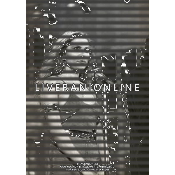 RETROSPETTIVA ELEONORA VALLONE ATTRICE NELLA FOTO ELEONORA VALLONE NELL\'ANNO 1981 A SANREMO AG ALDO LIVERANI SAS 