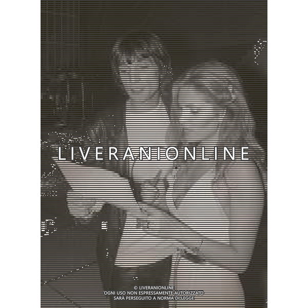 RETROSPETTIVA ELEONORA VALLONE ATTRICE NELLA FOTO ELEONORA VALLONE NELL\'ANNO 1981 A SANREMO CON CLAUDIO CECCHETTO AG ALDO LIVERANI SAS 