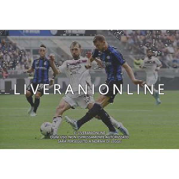 Edin Dzeko (Inter) occasione da gol per il possibile 2 a 0, sulla SX Norbert Gyomber (Salernitana) Inter vs Salernitana Milano 16-10-2022 Stadio Giuseppe Meazza - San Siro Campionato Serie A TIM - 10a giornata foto Roberto Garavaglia/ag. Aldo Liverani sas / AGENZIA ALDO LIVERANI SAS