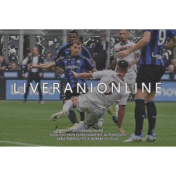 Nicolo\' Barella (Inter) segna il gol del 2 a 0 Inter vs Salernitana Milano 16-10-2022 Stadio Giuseppe Meazza - San Siro Campionato Serie A TIM - 10a giornata foto Roberto Garavaglia/ag. Aldo Liverani sas / AGENZIA ALDO LIVERANI SAS