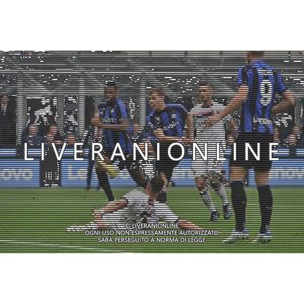Nicolo\' Barella (Inter) segna il gol del 2 a 0 Inter vs Salernitana Milano 16-10-2022 Stadio Giuseppe Meazza - San Siro Campionato Serie A TIM - 10a giornata foto Roberto Garavaglia/ag. Aldo Liverani sas / AGENZIA ALDO LIVERANI SAS