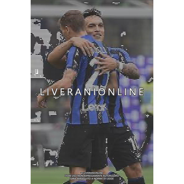 Nicolo\' Barella (Inter) e Lautaro Martinez (Inter) esultano dopo il gol del 2 a 0 Inter vs Salernitana Milano 16-10-2022 Stadio Giuseppe Meazza - San Siro Campionato Serie A TIM - 10a giornata foto Roberto Garavaglia/ag. Aldo Liverani sas / AGENZIA ALDO LIVERANI SAS