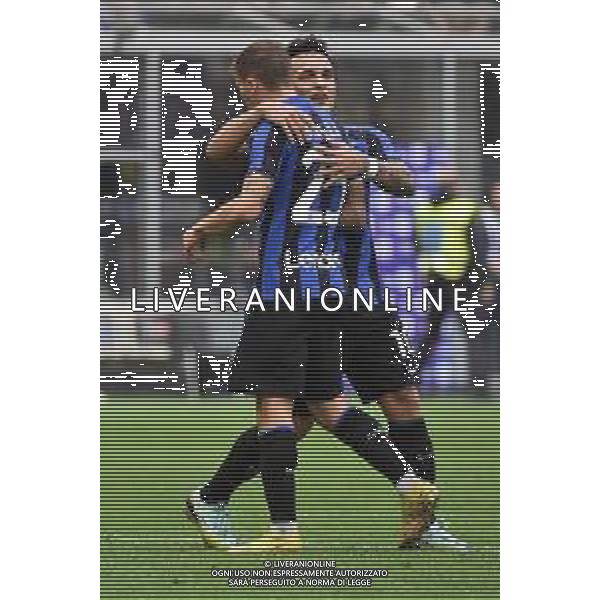 Nicolo\' Barella (Inter) e Lautaro Martinez (Inter) esultano dopo il gol del 2 a 0 Inter vs Salernitana Milano 16-10-2022 Stadio Giuseppe Meazza - San Siro Campionato Serie A TIM - 10a giornata foto Roberto Garavaglia/ag. Aldo Liverani sas / AGENZIA ALDO LIVERANI SAS