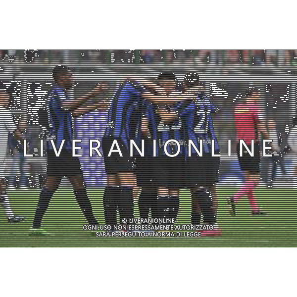 esultanza Inter dopo il gol del 2 a 0 Nicolo\' Barella Inter vs Salernitana Milano 16-10-2022 Stadio Giuseppe Meazza - San Siro Campionato Serie A TIM - 10a giornata foto Roberto Garavaglia/ag. Aldo Liverani sas / AGENZIA ALDO LIVERANI SAS