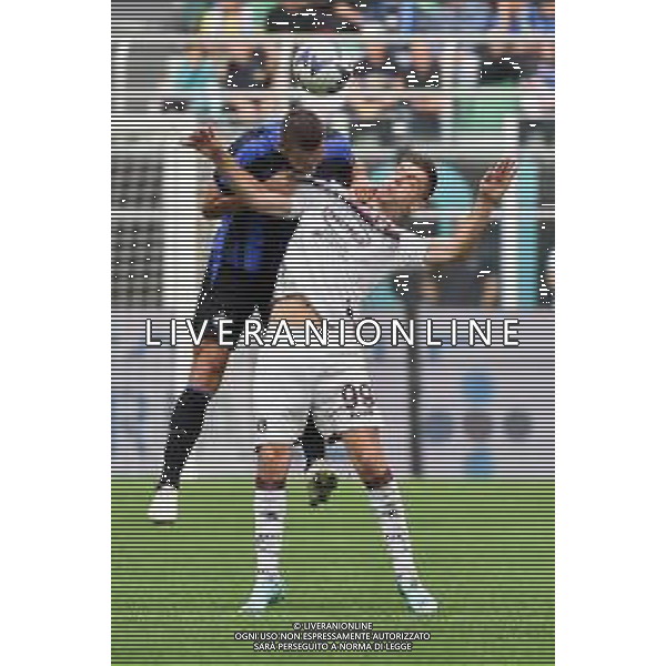 Stefan de Vrij (Inter) e Krzysztof Piatek (Salernitana) Inter vs Salernitana Milano 16-10-2022 Stadio Giuseppe Meazza - San Siro Campionato Serie A TIM - 10a giornata foto Roberto Garavaglia/ag. Aldo Liverani sas / AGENZIA ALDO LIVERANI SAS