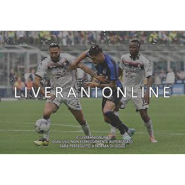 Dylan Bronn (Salernitana) e Joaquin Correa (Inter) Inter vs Salernitana Milano 16-10-2022 Stadio Giuseppe Meazza - San Siro Campionato Serie A TIM - 10a giornata foto Roberto Garavaglia/ag. Aldo Liverani sas / AGENZIA ALDO LIVERANI SAS