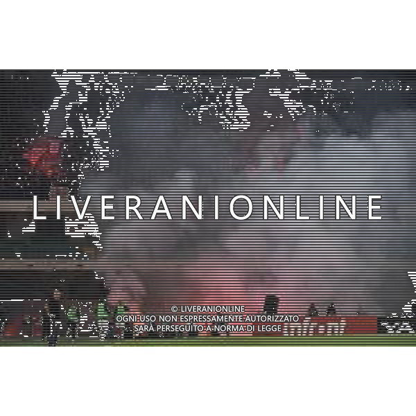 fumogeni tifosi Milan Hellas Verona vs Milan Verona 16-10-2022 Stadio Marcantonio Bentegodi Campionato Serie A TIM - 10a giornata foto Roberto Garavaglia/ag. Aldo Liverani sas/ AGENZIA ALDO LIVERANI SAS