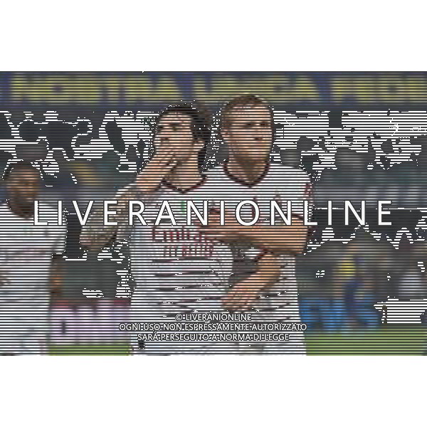 Sandro Tonali (Milan) e Tommaso Pobega (Milan) esultano dopo il gol del 2 a 1 Hellas Verona vs Milan Verona 16-10-2022 Stadio Marcantonio Bentegodi Campionato Serie A TIM - 10a giornata foto Roberto Garavaglia/ag. Aldo Liverani sas/ AGENZIA ALDO LIVERANI SAS