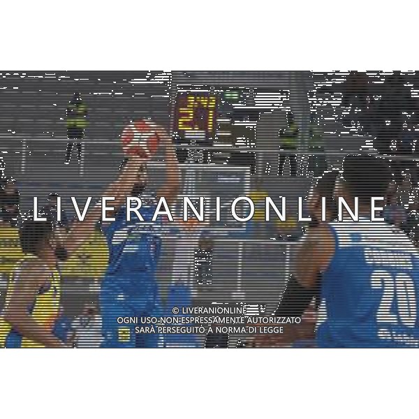 Tiro in sospensione di Cj Massinburg - Germani Basket Brescia durante il match tra Germani Basket Brescia e Ginova Scafati valido per la terza giornata del campionato Italiano di basket serie A1 basketball. 16 Ottobre 2022, Pala Leonessa A2A, Brescia Italia ©Tommasini Roberto/AGENZIA ALDO LIVERANI SAS