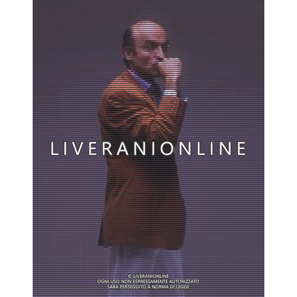 RETROSPETTIVA IVANO MARESCOTTI ATTORE E REGISTA TEATRALE NELLA FOTO IVANO MARESCOTTI IN SALA DI POSA NELL\'ANNO 2000 AG ALDO LIVERANI SAS