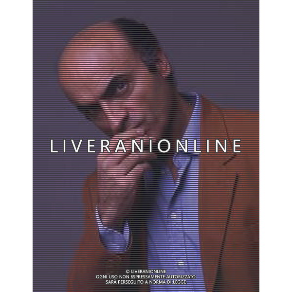 RETROSPETTIVA IVANO MARESCOTTI ATTORE E REGISTA TEATRALE NELLA FOTO IVANO MARESCOTTI IN SALA DI POSA NELL\'ANNO 2000 AG ALDO LIVERANI SAS