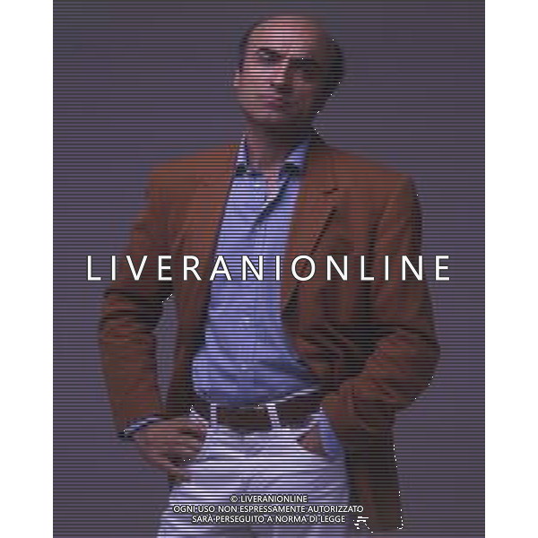 RETROSPETTIVA IVANO MARESCOTTI ATTORE E REGISTA TEATRALE NELLA FOTO IVANO MARESCOTTI IN SALA DI POSA NELL\'ANNO 2000 AG ALDO LIVERANI SAS